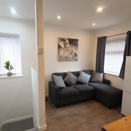 Cosy Two Bedroom First Floor Apartment Birmingham Eksteriør billede