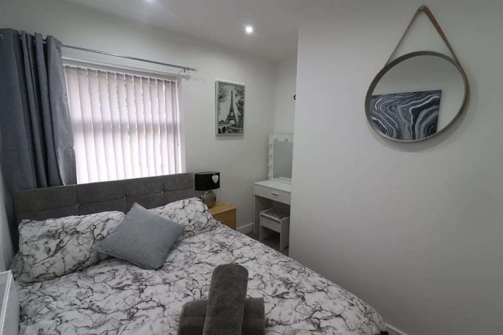 Cosy Two Bedroom First Floor Apartment Birmingham Eksteriør billede