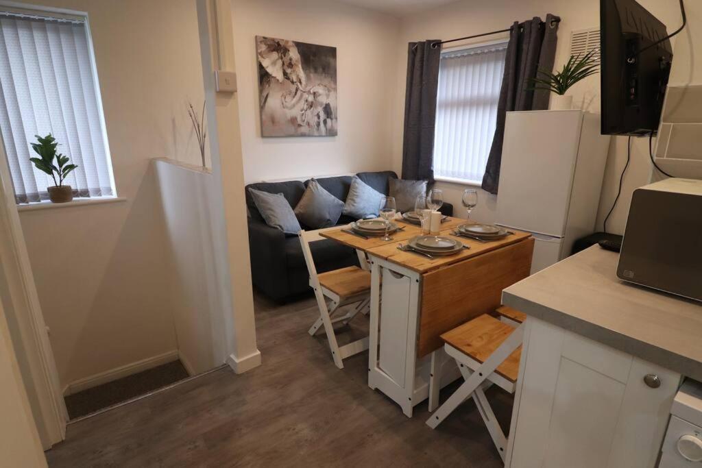 Cosy Two Bedroom First Floor Apartment Birmingham Eksteriør billede